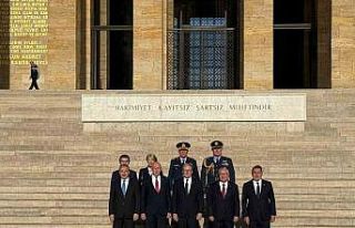 İngiltere Başbakanı Starmer, Anıtkabir’i ziyaret...