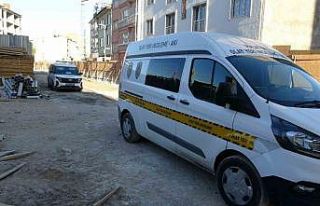 İnşaatta asansör boşluğuna düşen işçi yaralandı