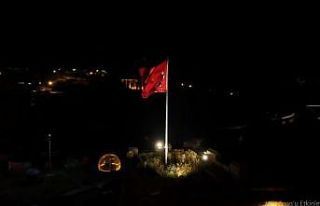 Işıklandırılan Ardahan Kalesi böyle görüntülendi