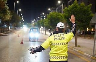 Isparta’da modifiyeli araçlara gece denetimi