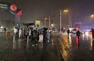 İstanbul’da sağanak yağış başladı