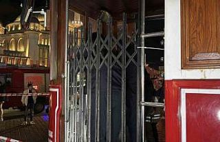 İstiklal Caddesi’nde nostaljik tramvayda yangın...