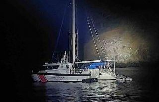 İtalya rotasındaki yelkenli teknede 4 göçmen kaçakçısı...