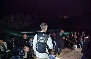İzmir açıklarında 33 düzensiz göçmen kurtarıldı,...