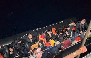 İzmir açıklarında peş peşe göçmen yakalama...