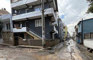 İzmir’de etkili olan sağanak sonrası yollar göle...