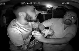 İzmir’de taksi şoförünün darbedildiği anlar...