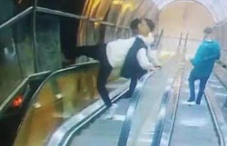 İzmir’de üst geçidin korkuluklarına zarar veren...