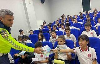 Jandarma 142 öğrenciye trafiği anlattı
