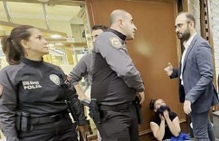 Kadının sahte altın oyunu kapalı çarşıda bozuldu