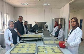 Kadınlar hem kültürlerini yaşatıyor hem de aile...