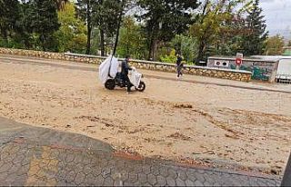 Kahramanmaraş’ta sağanak etkili oldu, su taşkınları...