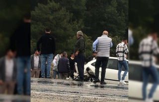 Kamyonet ile otomobilin çarpıştığı kazada 5...