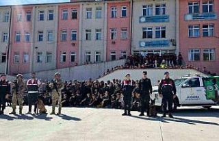 Karabük Jandarmasından öğrencilere hayvan sevgisi...