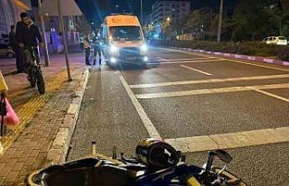 Karşıdan karşıya geçmeye çalışan yayaya motosiklet...