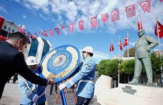 Kartal’da 29 Ekim coşkusu Atatürk Anıtı’nda...