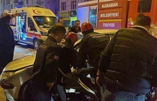 Kazada sonrası araçta sıkışan sürücüyü itfaiye...