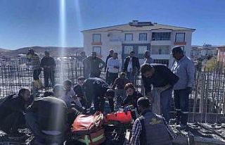 Kırılan pompa parçasının altında kalan işçi...