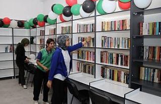 Kitap aşkıyla yola çıktılar, kütüphane kurdular