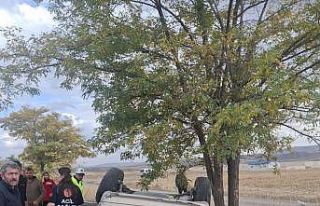 Kontrolden çıkan otomobil devrildi: 1 ölü, 1 yaralı