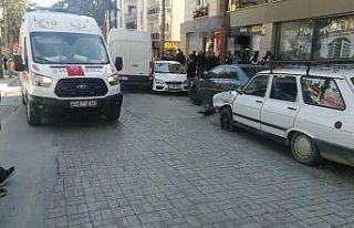 Kontrolden çıkan ticari araç park halindeki 4 araca...