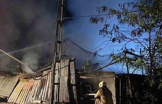 Küçükçekmece’de iş yerinde başlayan yangın...