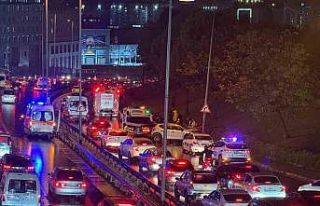 Küçükçekmece’de kontrolden çıkan otomobil...