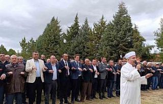 Kütahya’da duanın ardından yağan yağmur, katılımcılarda...