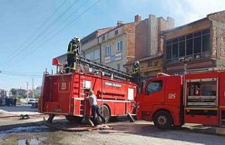 Kütahya’da iş yerindeki yangında 1 itfaiye eri...