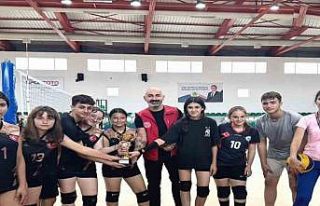 Liseli gençler şampiyonluk için ter döktü