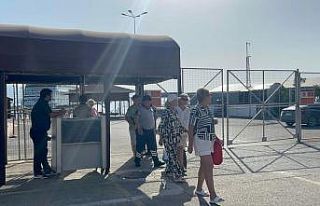 Lüks kruvaziyer 867 yolcu ve 469 mürettebatıyla...