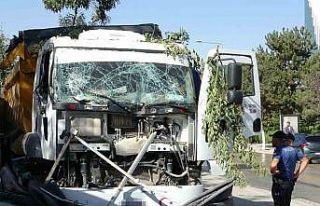 Malatya’da kontrolden çıkan hafriyat kamyonu iş...