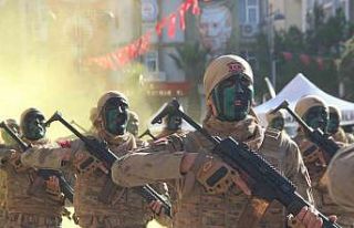 Manisa’da jandarmanın tüfekli gösterisi nefesleri...