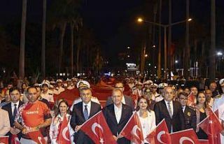 Mersin’de ’bayrak yürüyüşü’ düzenlendi
