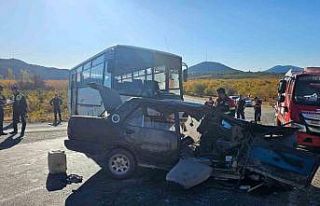 Mersin’de tarım işçilerini taşıyan midibüs...