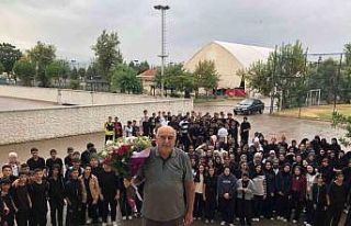 Mezun olduğu okulda 40 yıl görev yapan öğretmen...