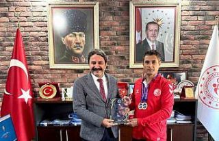 Milli sporcu Balk, Gençlik ve Spor İl Müdürü...