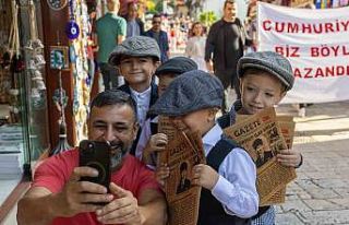 Minik öğrenciler 102 yıl öncesinin gazetecileri...