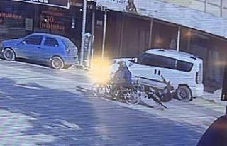 Motosiklet ile bisiklet çarpıştı: 2 yaralı