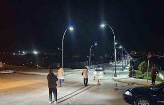 Motosiklet ile hafif ticari araç çarpıştı: 2...