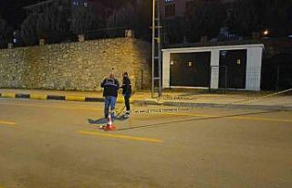 Motosiklet kaldırıma çarptı: 1 ölü, 1 yaralı