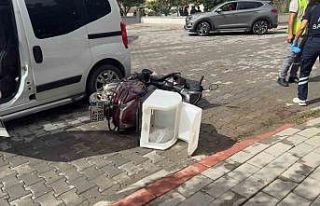 Motosikletle hafif ticari araç çarpıştı: 1 yaralı