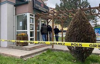 Motosikletli saldırgan muhtarlığa kurşun yağdırdı