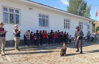 Muş’ta jandarma ekiplerinden öğrencilere eğitici...