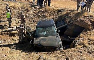 Muş’ta takla atan araç şarampole uçtu: 3 yaralı