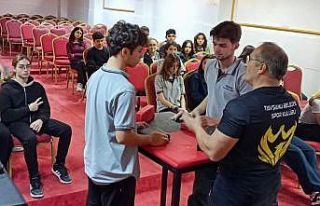 Öğrencilere bilek güreşinin incelikleri anlatıldı
