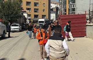 Okul yolundaki kaldırımın kapatılmasına tepki:...