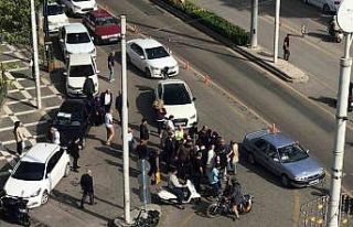 Önce çocuğa çarptı, sonra da otomobilini park...