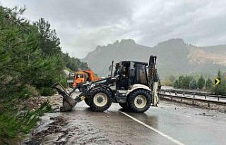 Osmaneli’de sel meydana geldi, D650 karayolu taş...