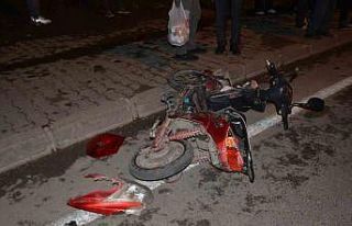 Otomobil elektrikli bisiklete çarptı: 1 ölü, 1...